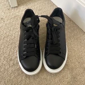 BRAND NEW Alexander Mcqueens Authentic